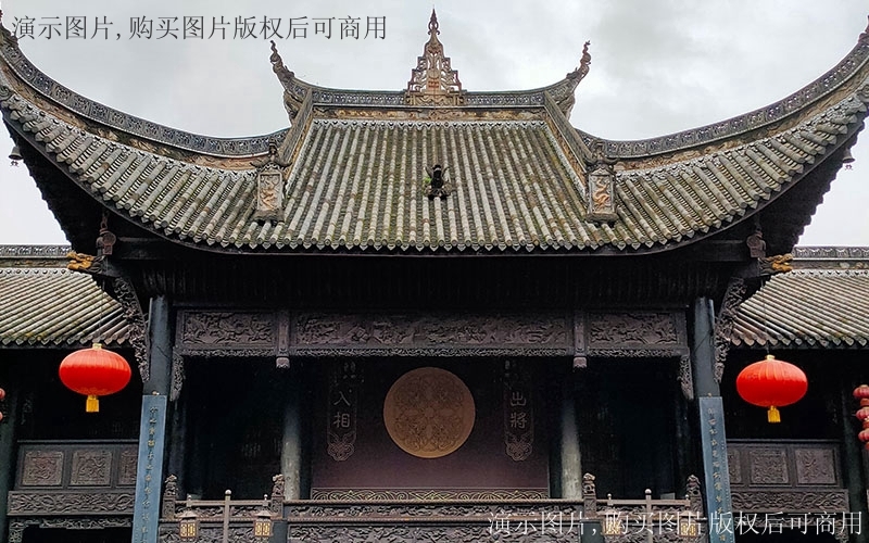 高管节前走访慰问困难业主家庭